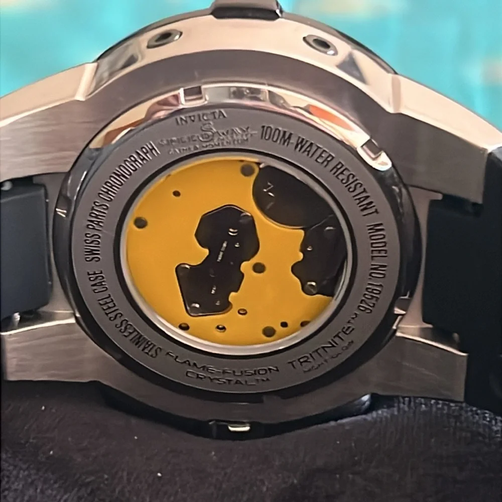 Invicta 19526 Speedway Chronograph silicone band watch - Picture 3 of 5